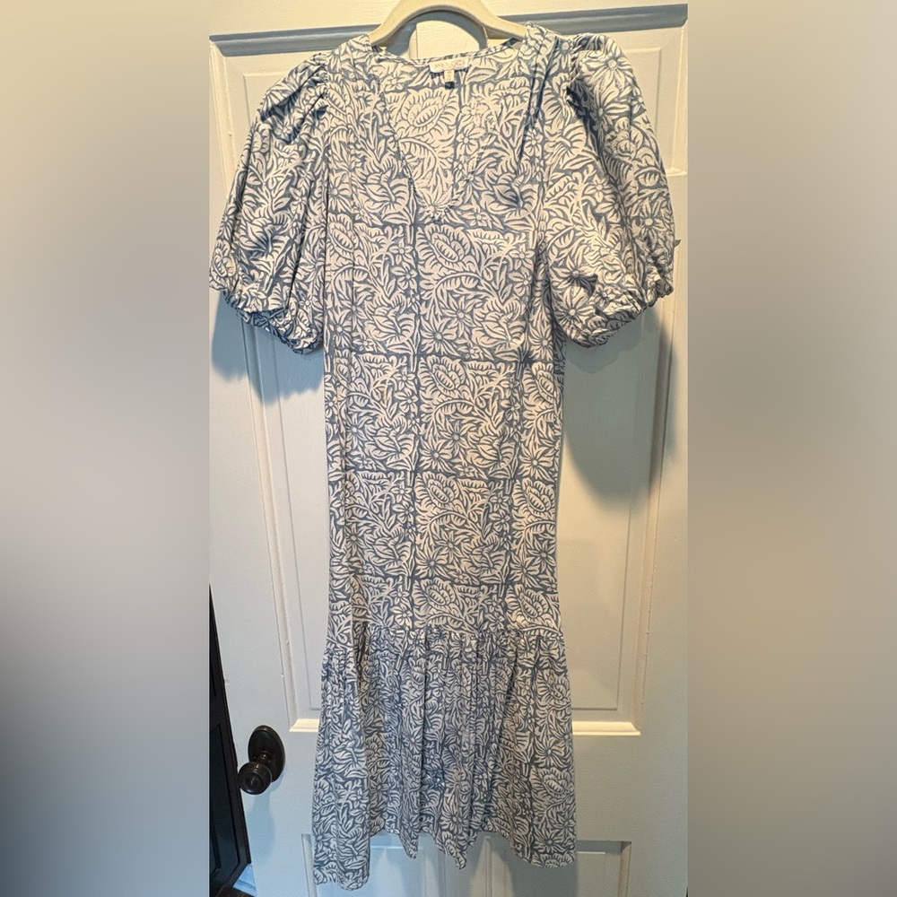 Anna Cate Midi Dress. Blue and White Floral Puff-Sleeve